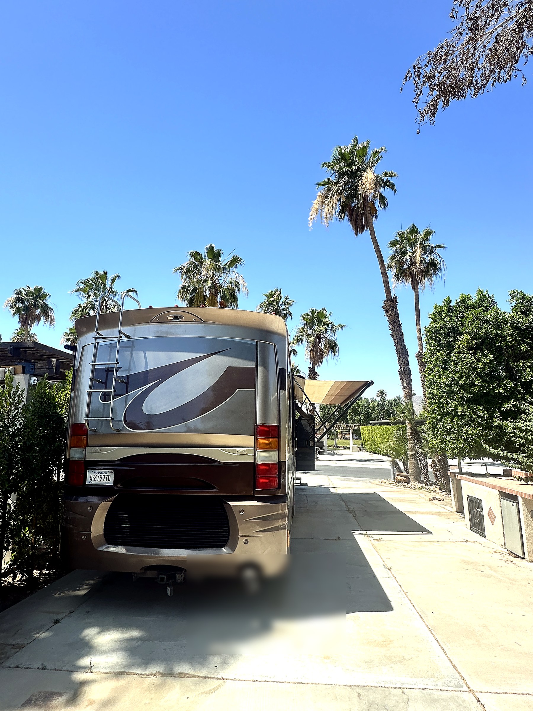 2004 Fleetwood Revolution 40C — Exterior detail shot