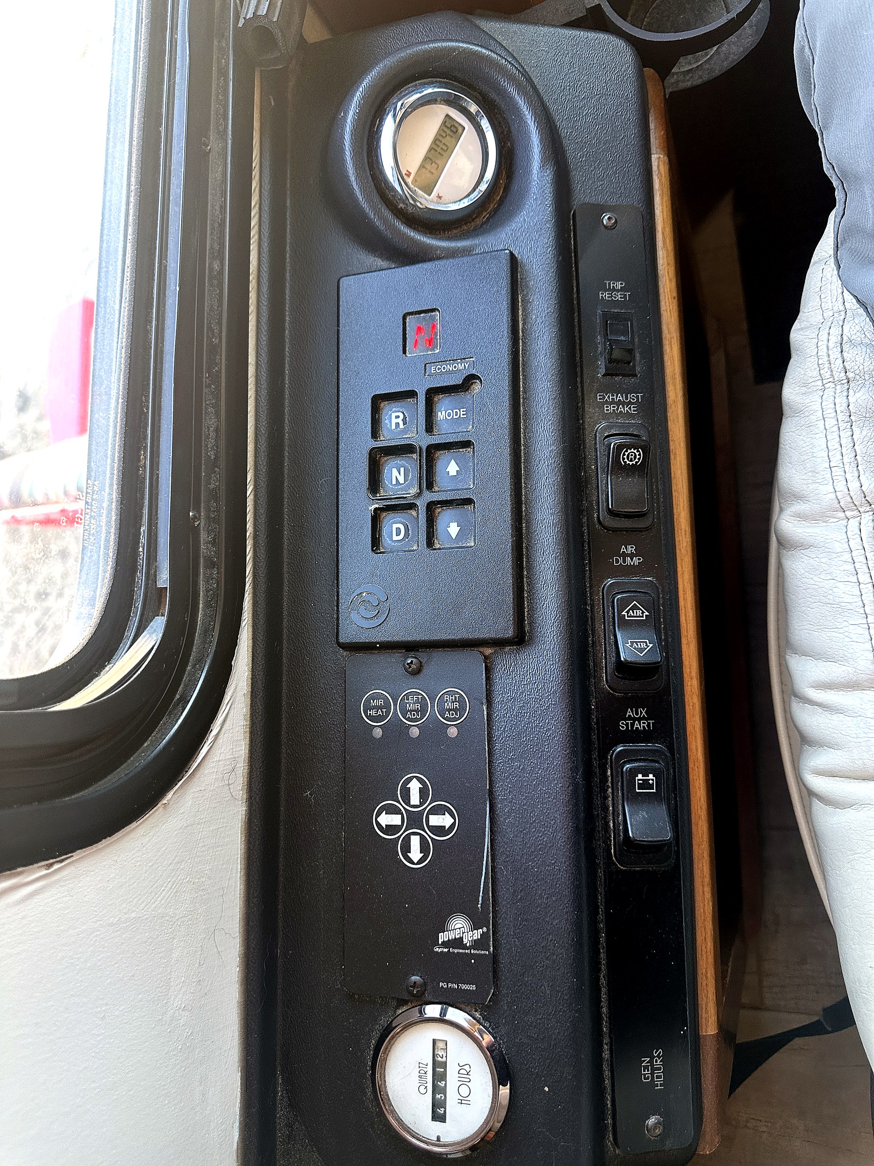 2004 Fleetwood Revolution 40C — Dashboard & Cockpit detail shot
