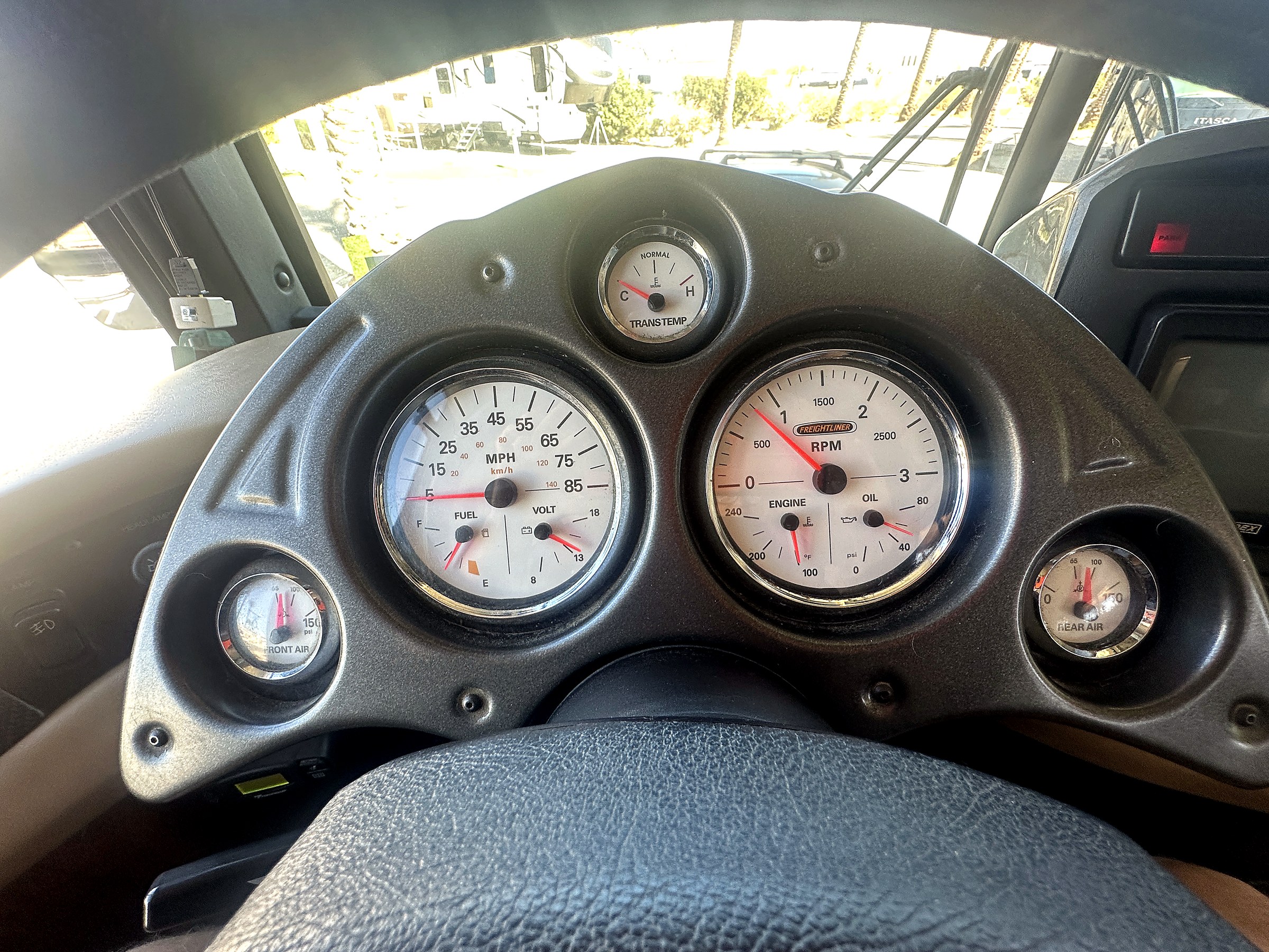 2004 Fleetwood Revolution 40C — Dashboard & Cockpit detail shot