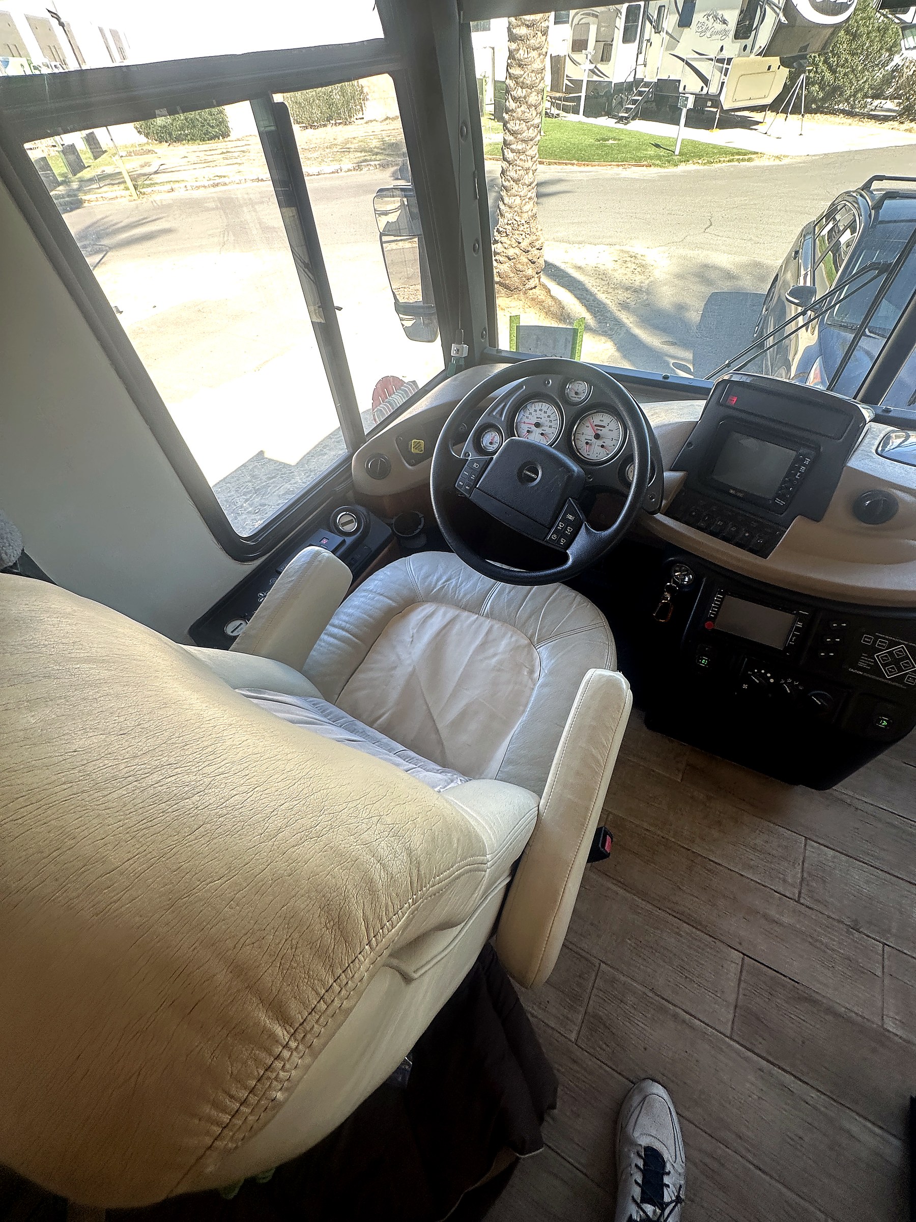 2004 Fleetwood Revolution 40C — Dashboard & Cockpit detail shot