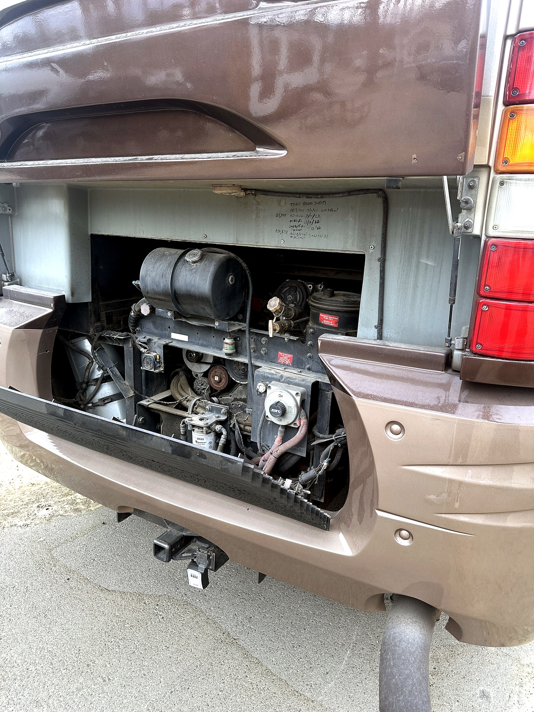 2004 Fleetwood Revolution 40C — Engine & Mechanicals detail shot