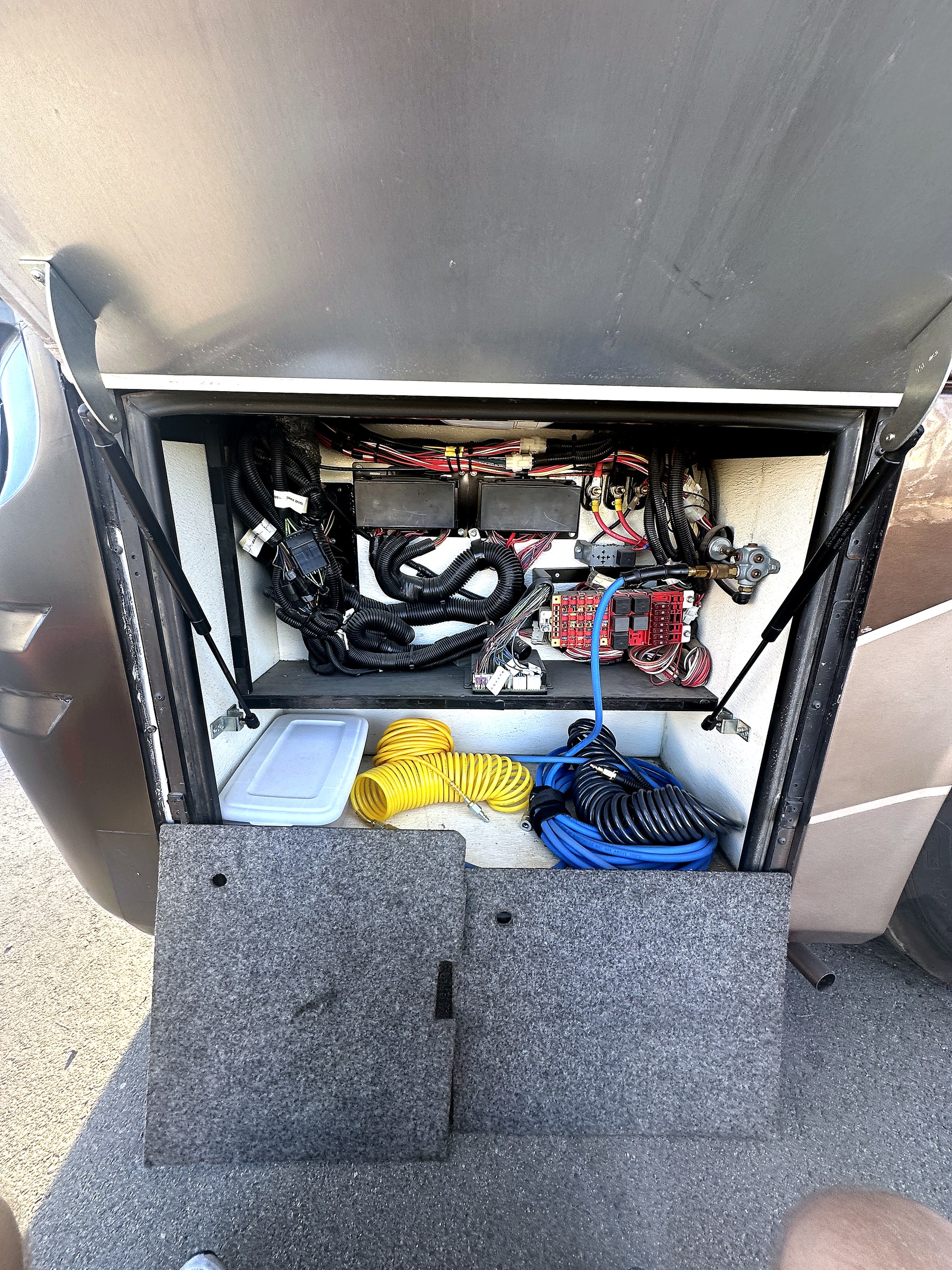 2004 Fleetwood Revolution 40C — Electrical & Fuse Panel detail shot