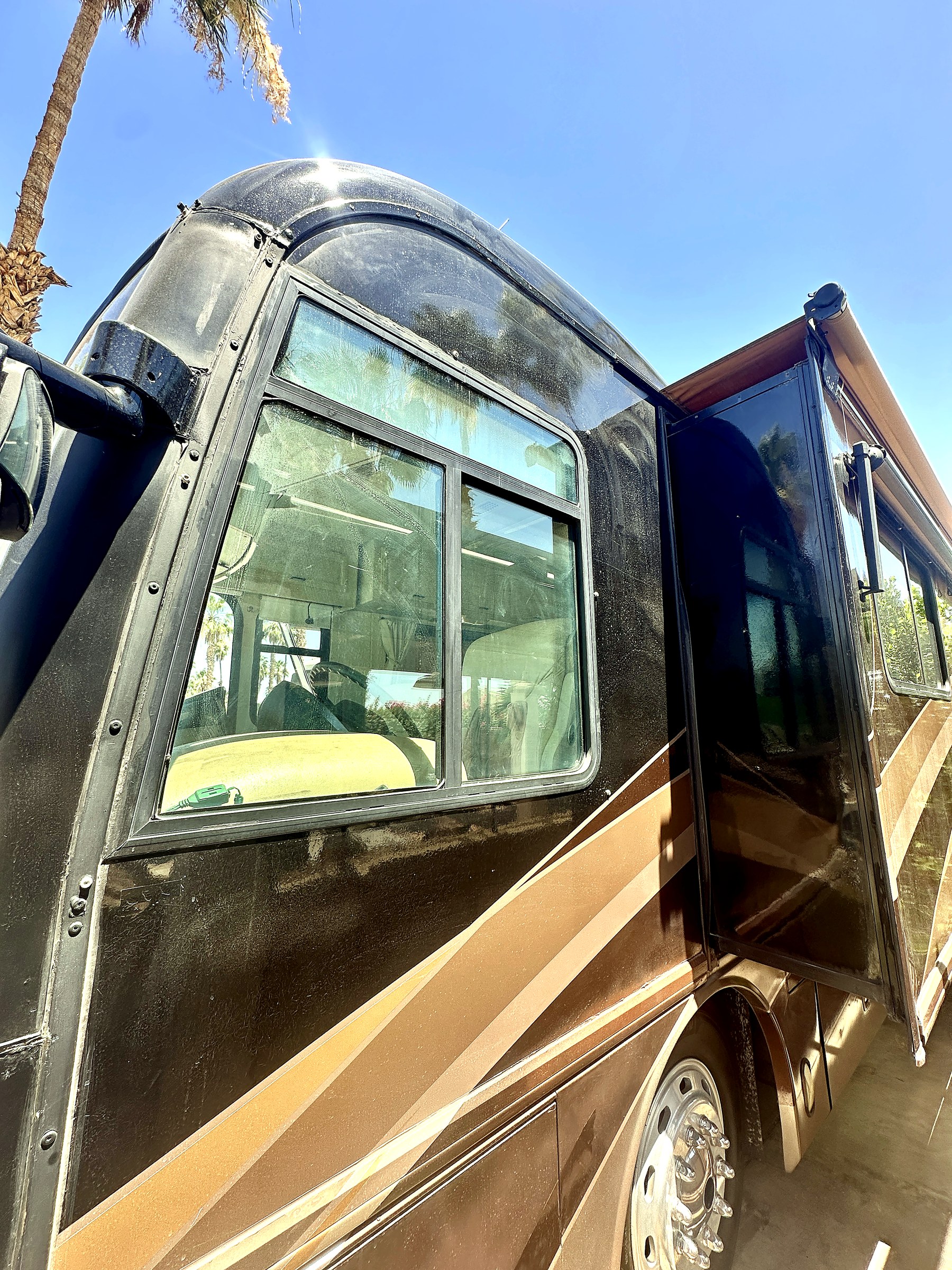 2004 Fleetwood Revolution 40C — Storage & Service Bays detail shot