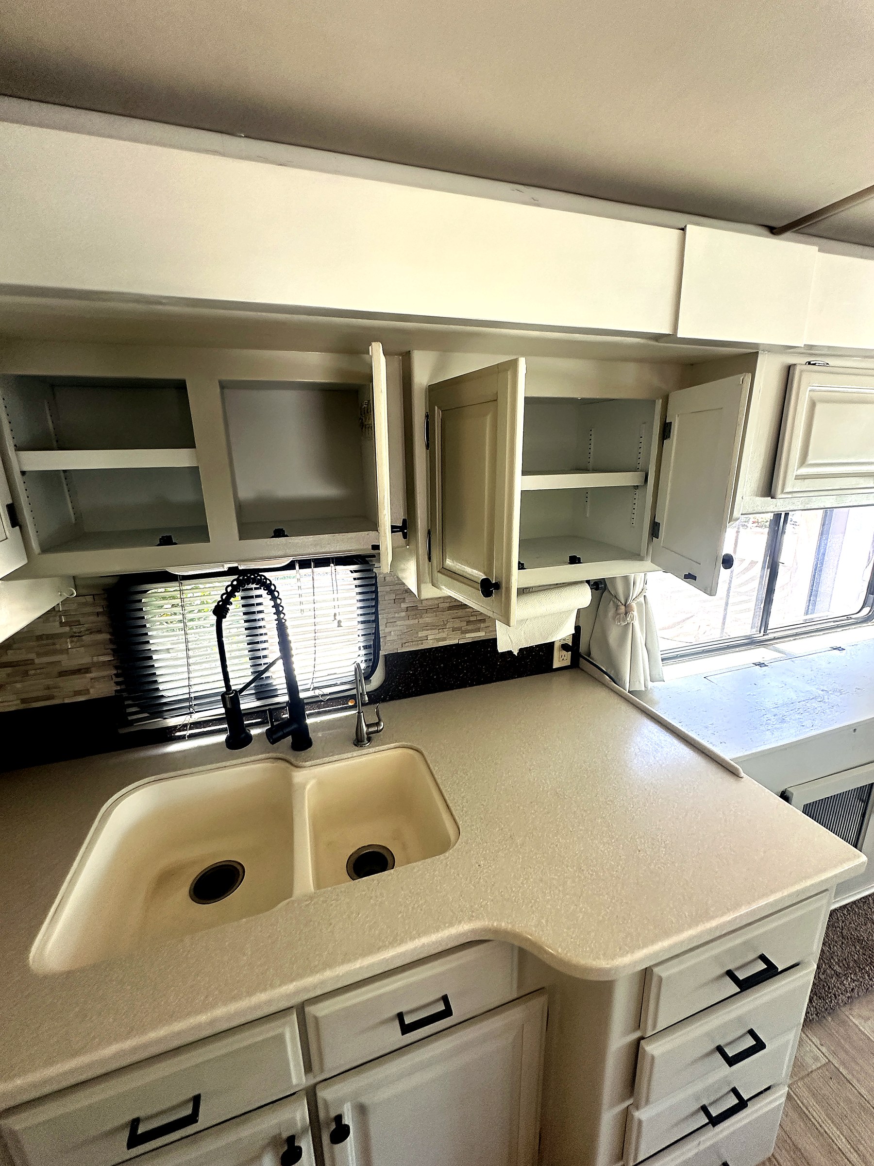 2004 Fleetwood Revolution 40C — Galley & Kitchen detail shot