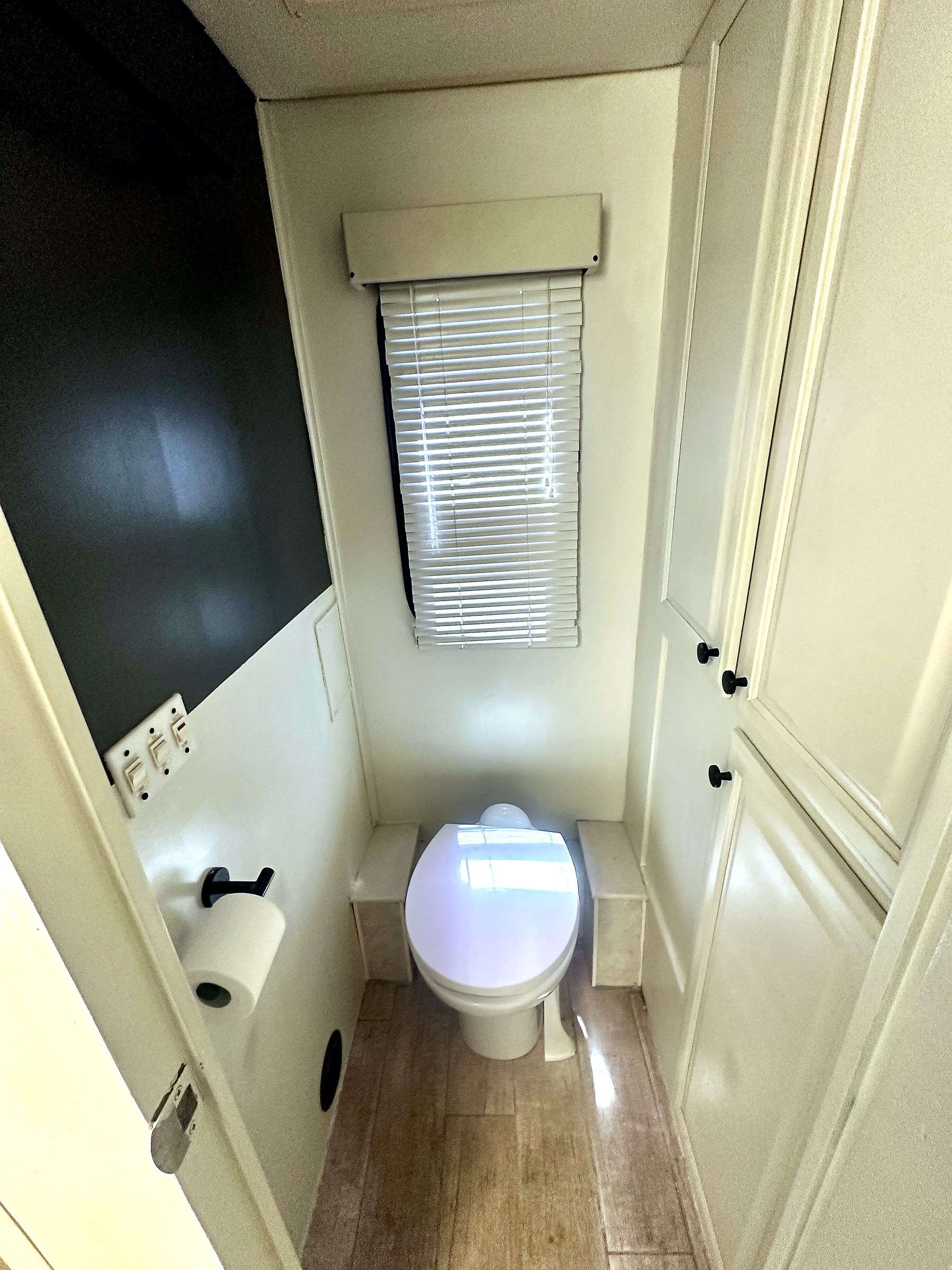 2004 Fleetwood Revolution 40C — Bedroom & Closet detail shot