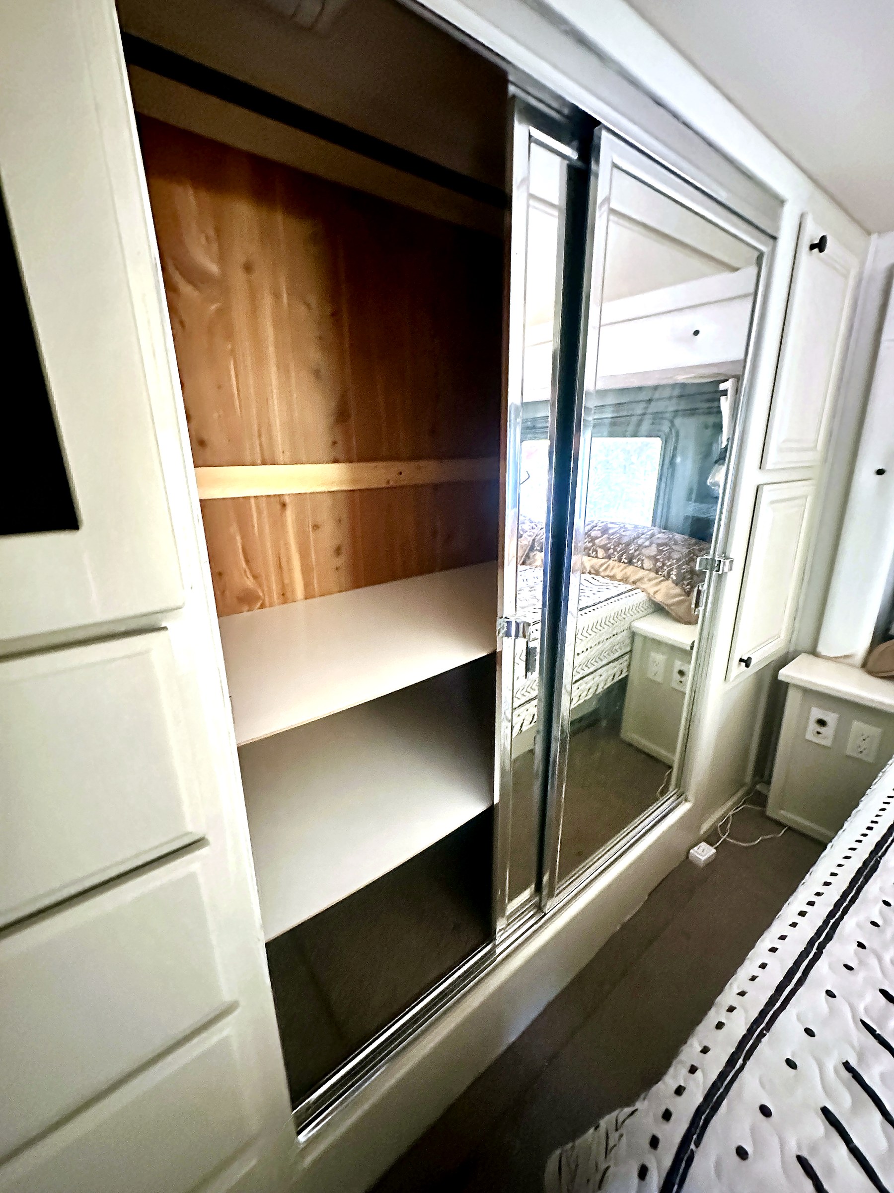 2004 Fleetwood Revolution 40C — Bedroom & Closet detail shot