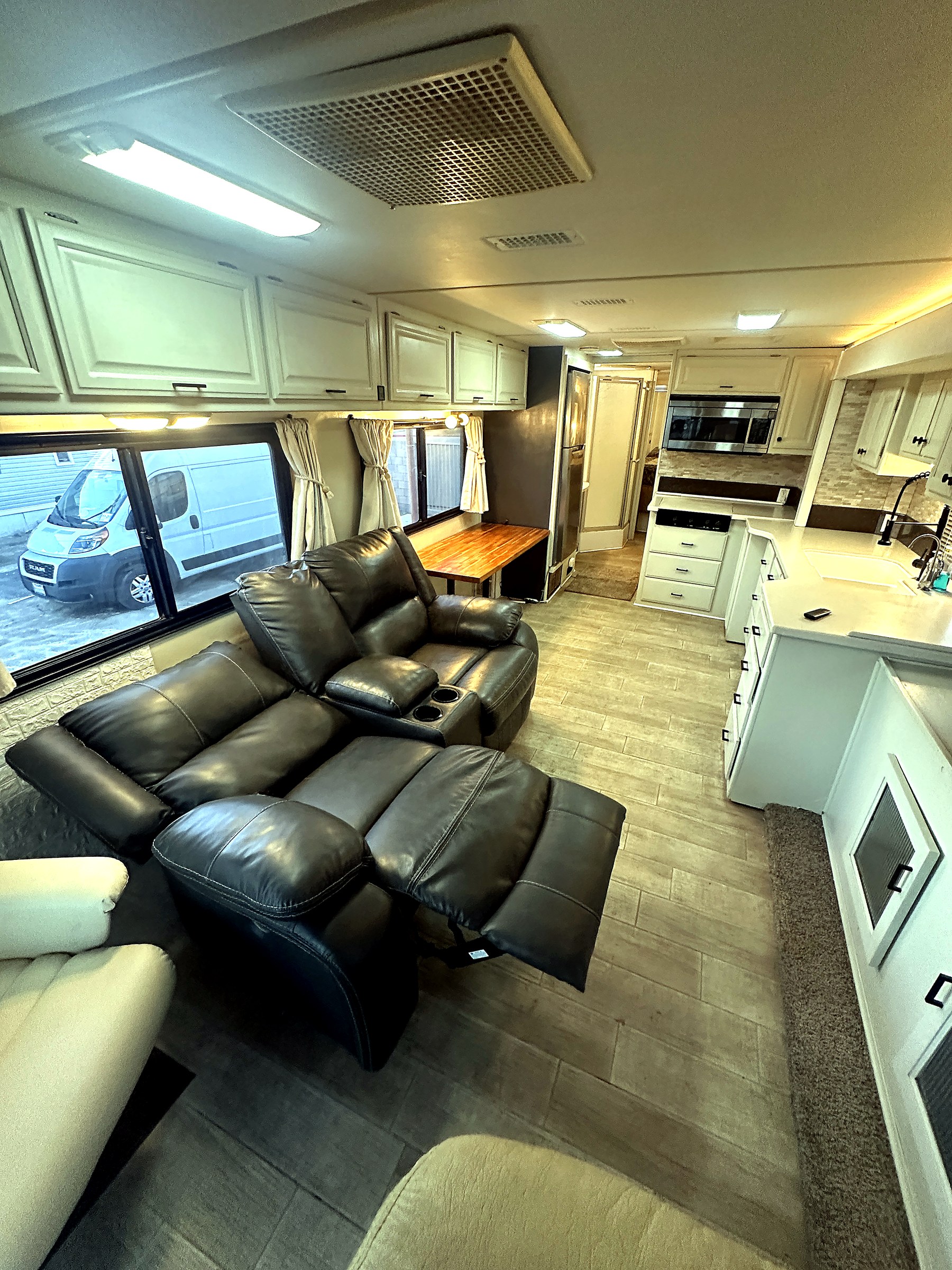 2004 Fleetwood Revolution 40C — Documentation detail shot