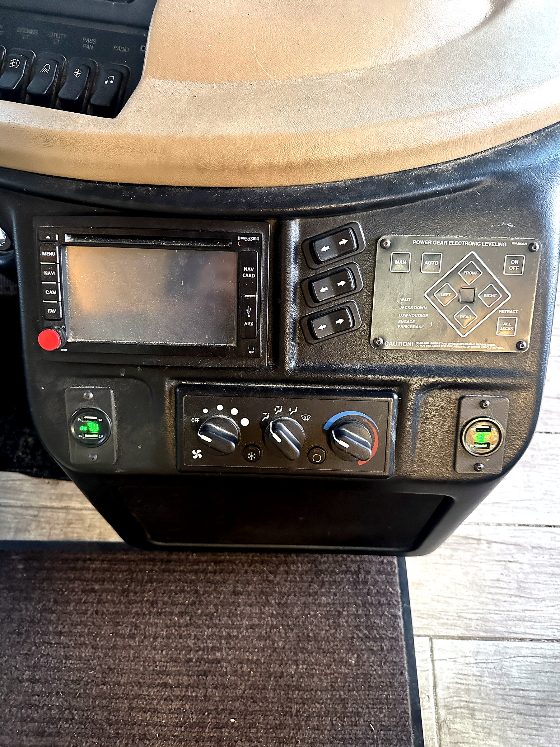 2004 Fleetwood Revolution 40C — Documentation detail shot