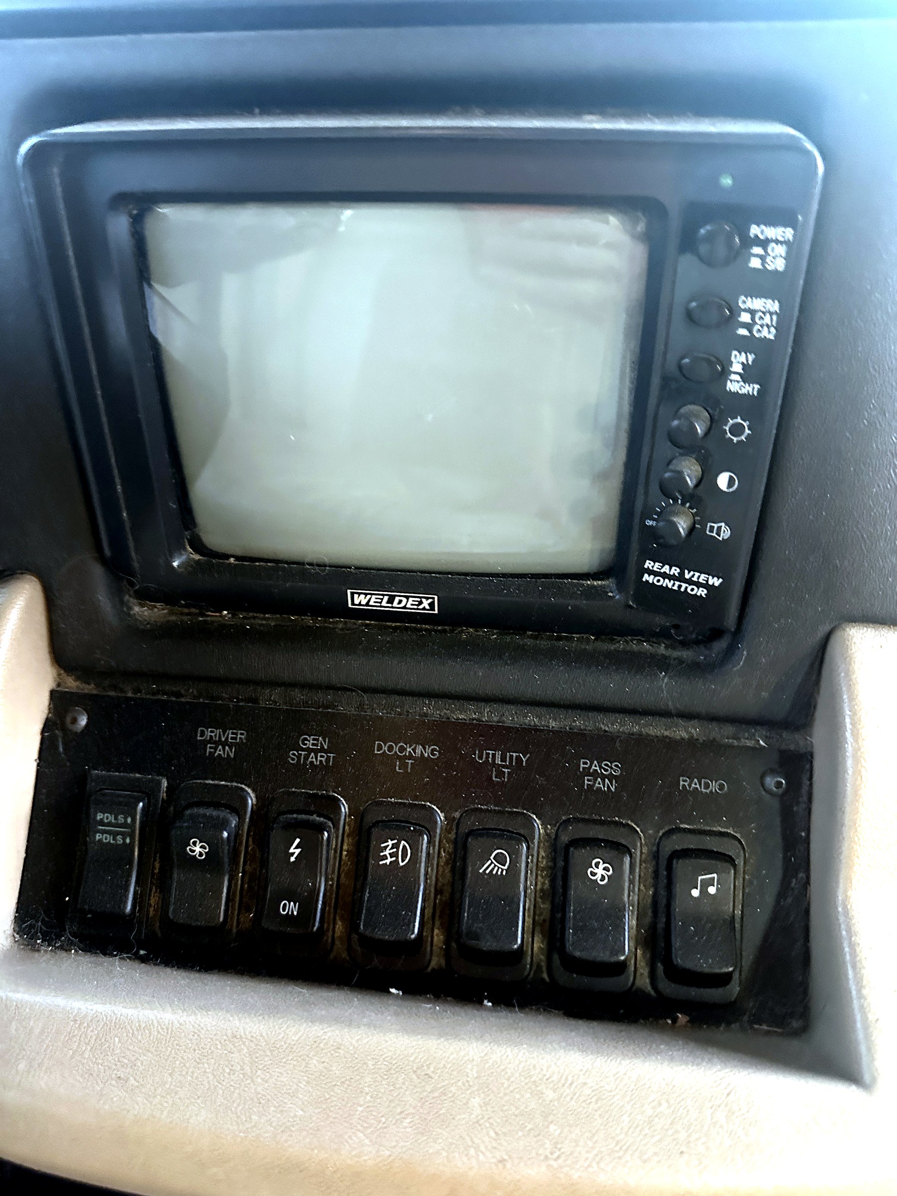 2004 Fleetwood Revolution 40C — Documentation detail shot