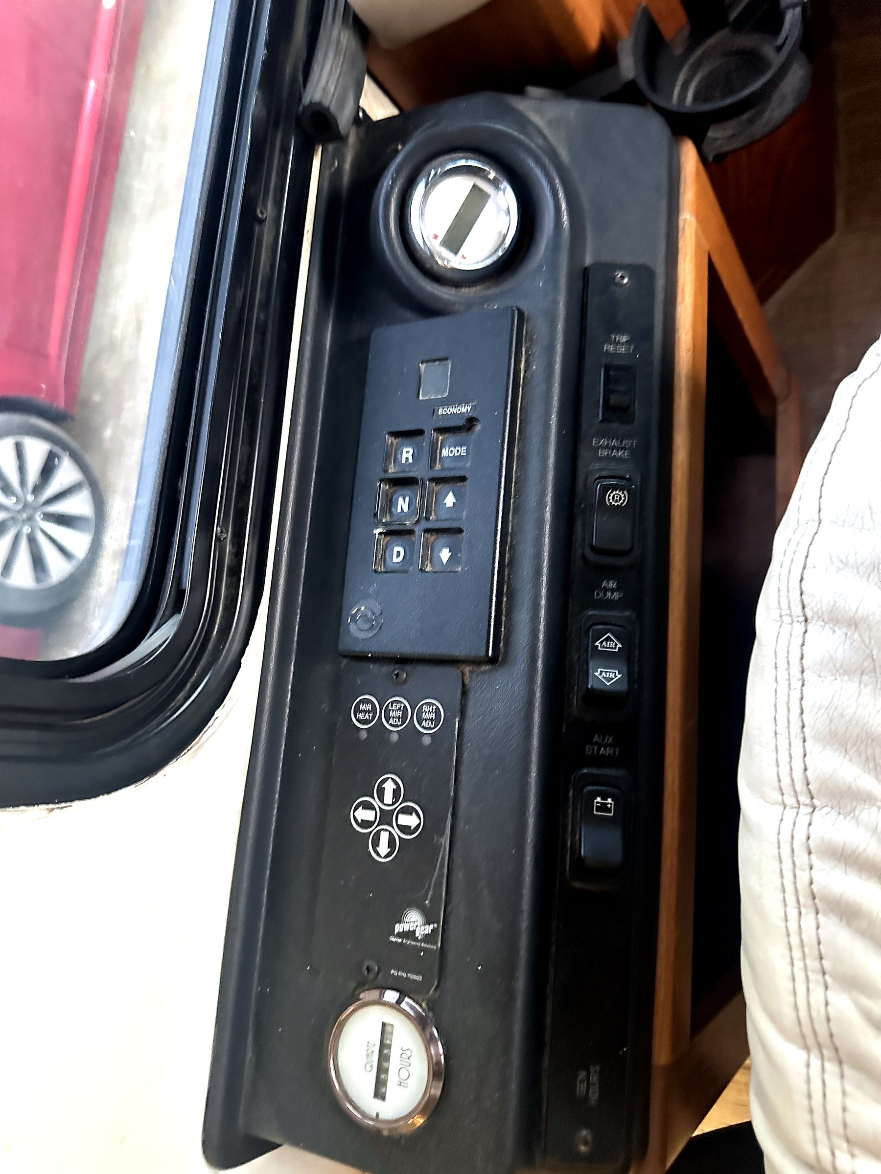 2004 Fleetwood Revolution 40C — Documentation detail shot