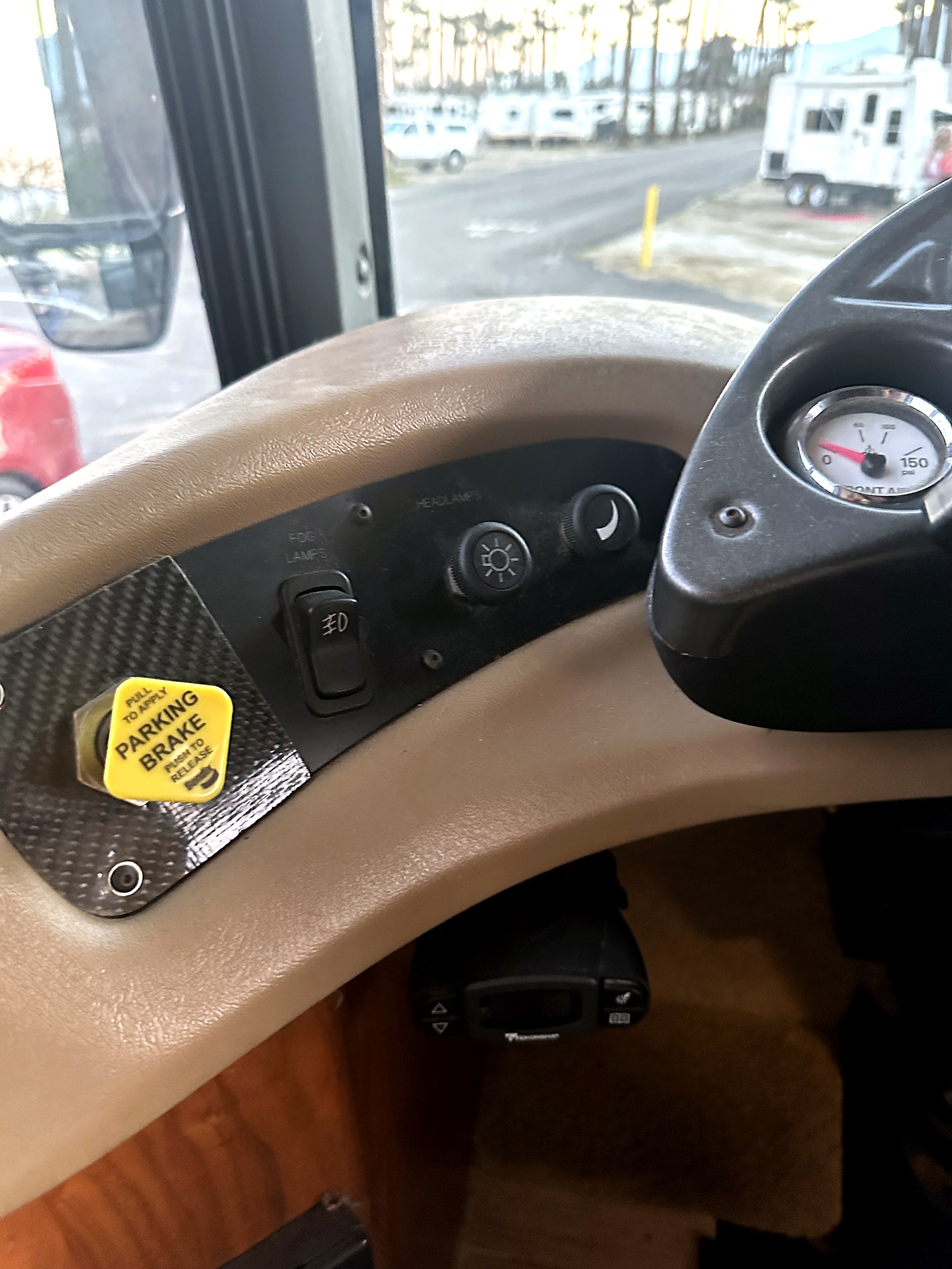 2004 Fleetwood Revolution 40C — Documentation detail shot