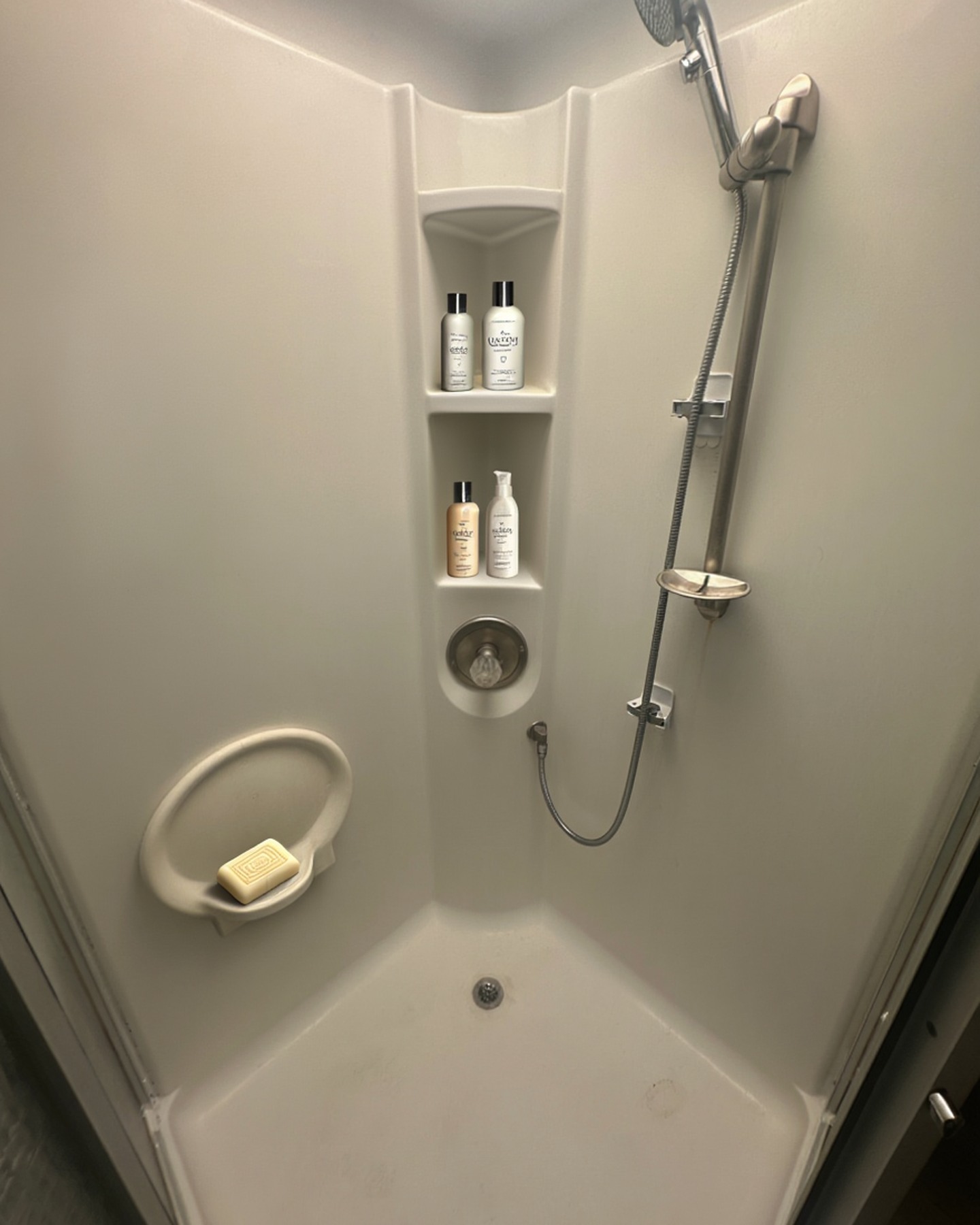 2004 Fleetwood Revolution 40C — Shower enclosure with handheld sprayer — Palm Desert CA