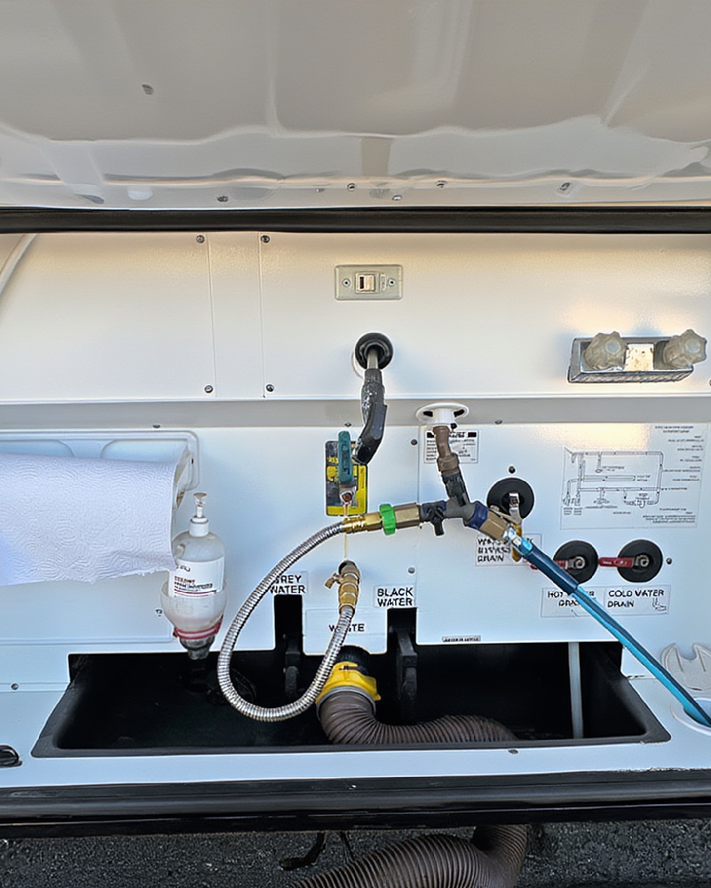2004 Fleetwood Revolution 40C — Wet bay controls with system diagram — Palm Desert CA